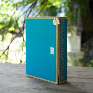 FF 018 D standing exterior with a turquoise cover, tan edging, blue-and-gold floral side band, pale front patch and hanging tag.