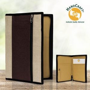 FF 020 B composite: dark-brown and beige cover, black edging and front zip; inset shows two inner pockets, a pen holder, pen and paper.